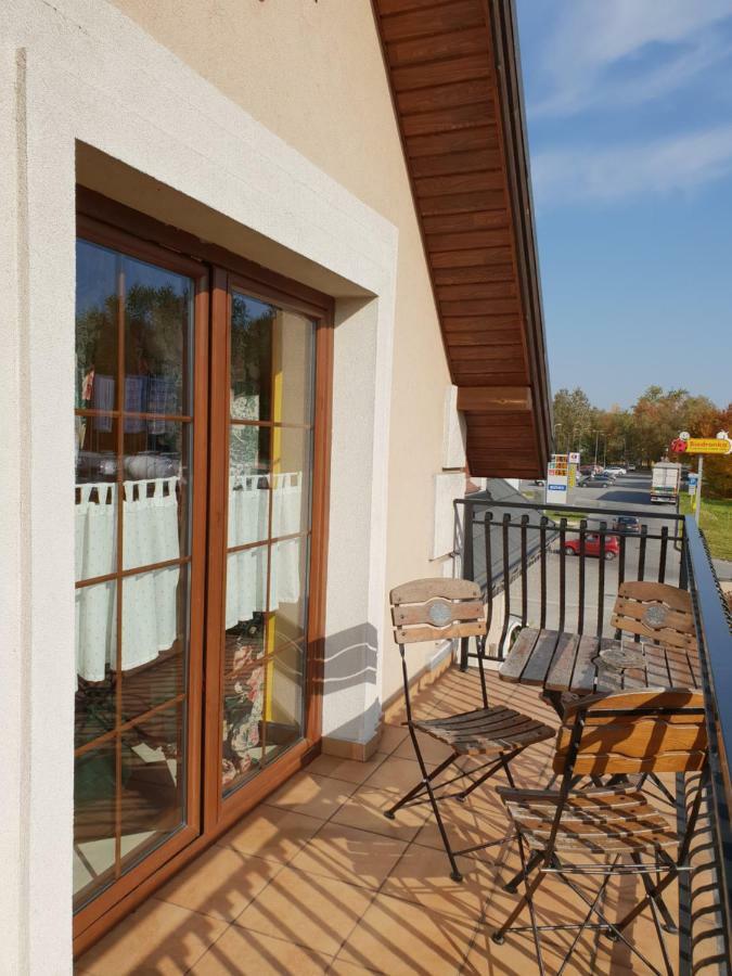 Malinowy Dwor Hotel Ruda Slaska Exterior photo